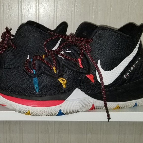 Nike Kyrie "Friends" - Picture 3 of 8